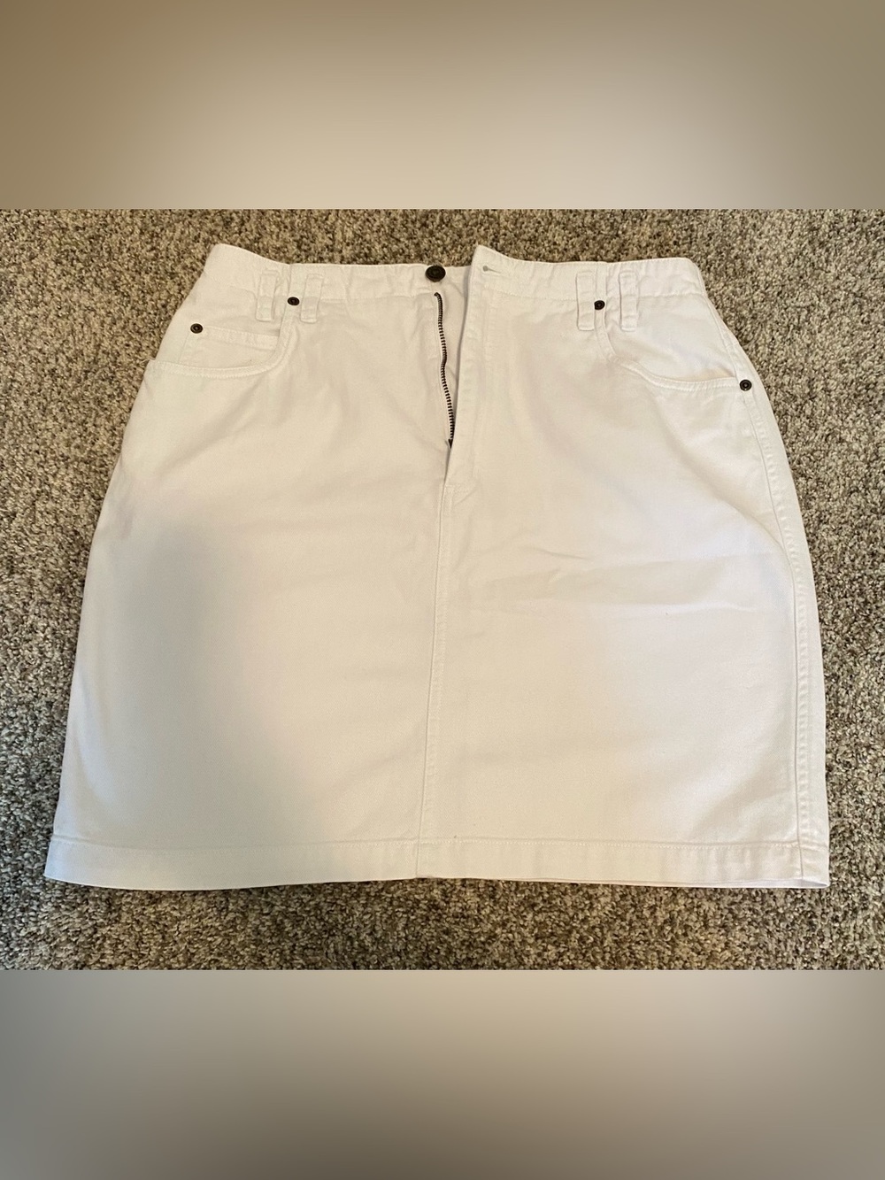 Liz Wear 100% Cotton White Skirt With Casual Zip Front & Pockets. Size 14 EUC